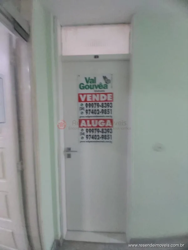 Foto 1 de 9 - Sala Comercial para venda em Jardim Tropical