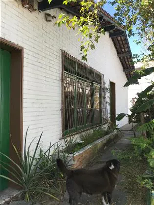 Casa para venda e aluguel em Centro