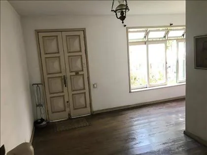 Casa para venda e aluguel em Centro