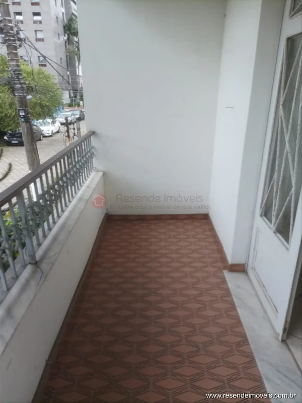 Foto 1 de 17 - Casa para aluguel em Jardim Tropical